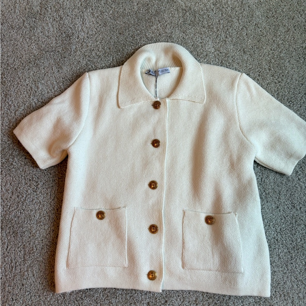 Zara short sleeve sweater top w gold buttons